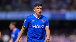 A un paso de la Premier: Qué necesita Marcelino Núñez para lograr el ansiado ascenso