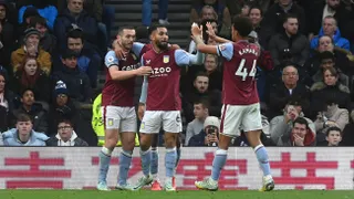 Aston Villa ahondó el mal momento de Tottenham en la Premier