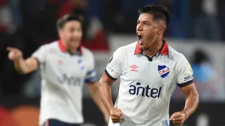 Nacional debutó con un cómodo triunfo ante Libertad en Copa Libertadores