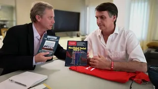José Antonio Kast le regaló la camiseta de la selección chilena a Bolsonaro