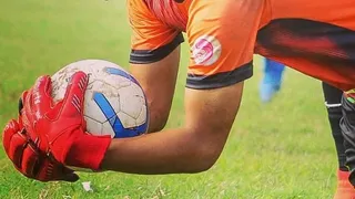 Escritor peruano Héctor Vera presentó “Sudor de Domingo”, obra dedicada al fútbol