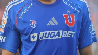 La salida que golpea al CDA: la U de Chile pierde un delantero y espera caja para 2026