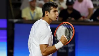 Cristian Garin se estrenó en el ATP 250 de Santiago con triunfazo sobre Dominic Thiem