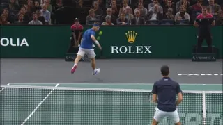 ¡Globo de Gran Willy! El puntazo de Moutet a Djokovic en París-Bercy