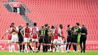 Feyenoord goleó a Ajax en clásico neerlandés que había sido suspendido por incidentes