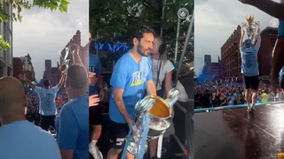 Manchester City festejó ante sus hinchas con trofeos de la FA Cup, Premier y Champions